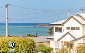 3Br Contemporary Home With Sea Views